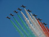 Before we left, the Frecce Tricolori of Italy displayed.....