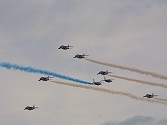 Here the solo pair pulls through the centre of the formation