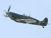 Some of the warbirds were practicing, including Ray Hanna in his immaculate Spitfire Mk 9 MH434. Sadly, this was to be one of Ray's last displays. He will be missed.
